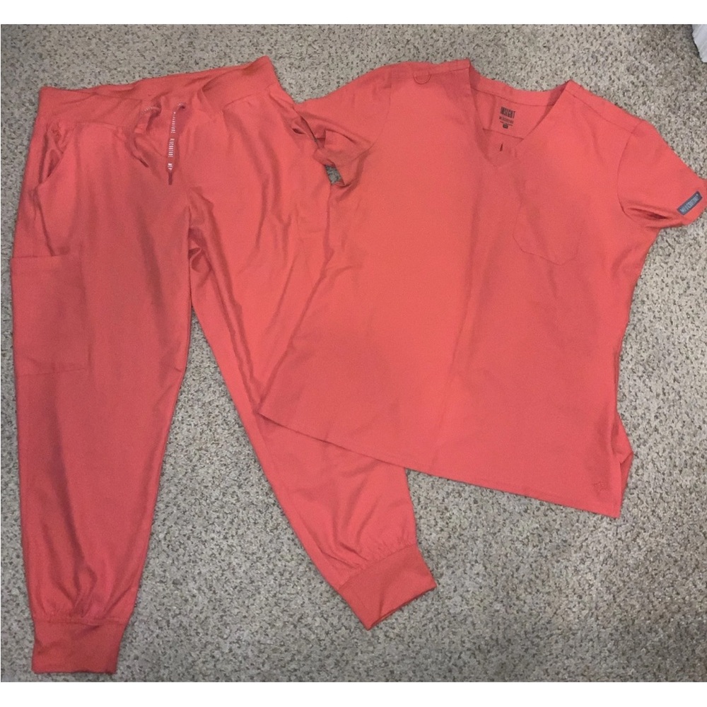 Med Couture Insight scrub set